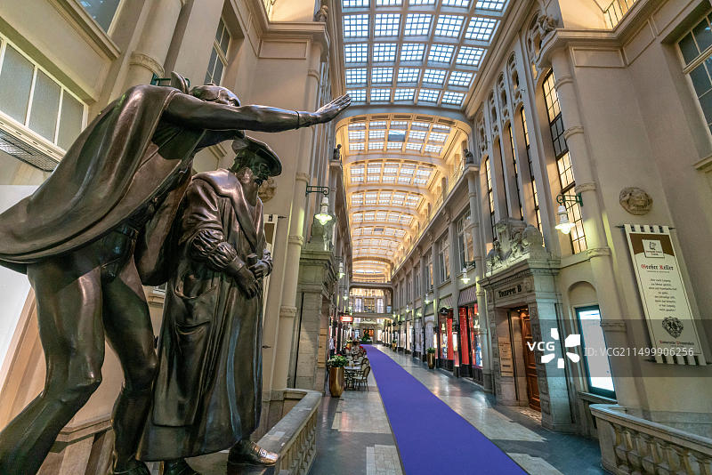 德国莱比锡梅德勒拱廊街浮士德雕塑图片素材