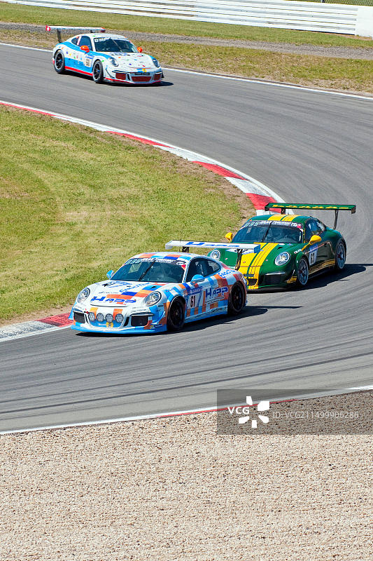 保时捷911 GT3 Cup赛车，纽博格林24小时耐力赛，赛车运动，高速行驶图片素材