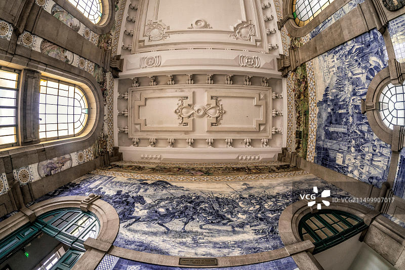 圣本图火车站的瓷砖壁画大厅，葡萄牙北部波尔图图片素材