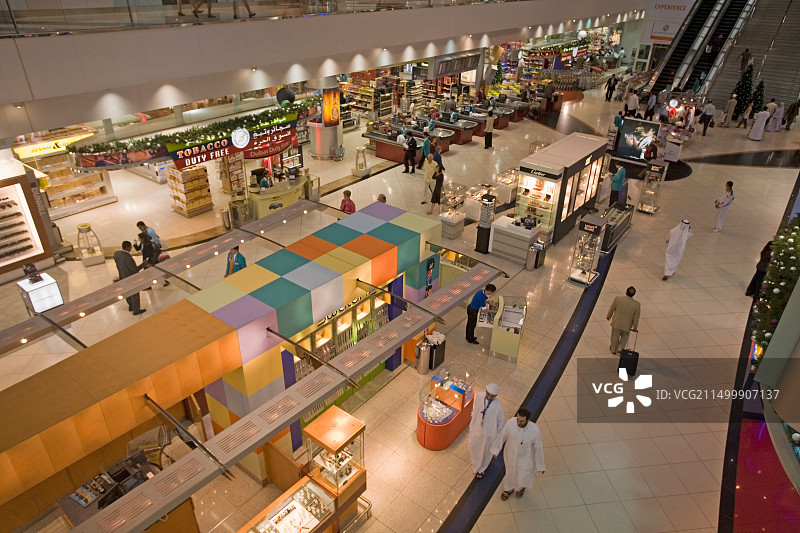 迪拜国际机场谢赫·拉希德航站楼免税购物区图片素材