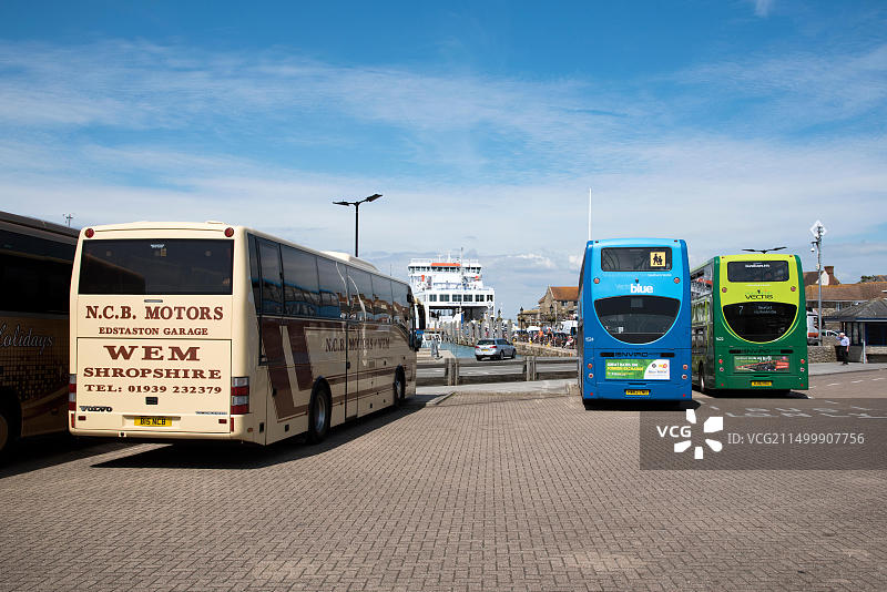 英国怀特岛雅茅斯交通方式：渡轮、巴士、长途客车图片素材