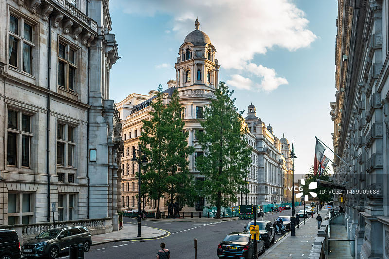 英国伦敦白厅街的优雅建筑图片素材