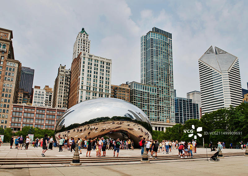 美国伊利诺伊州芝加哥千禧公园的云门雕塑图片素材