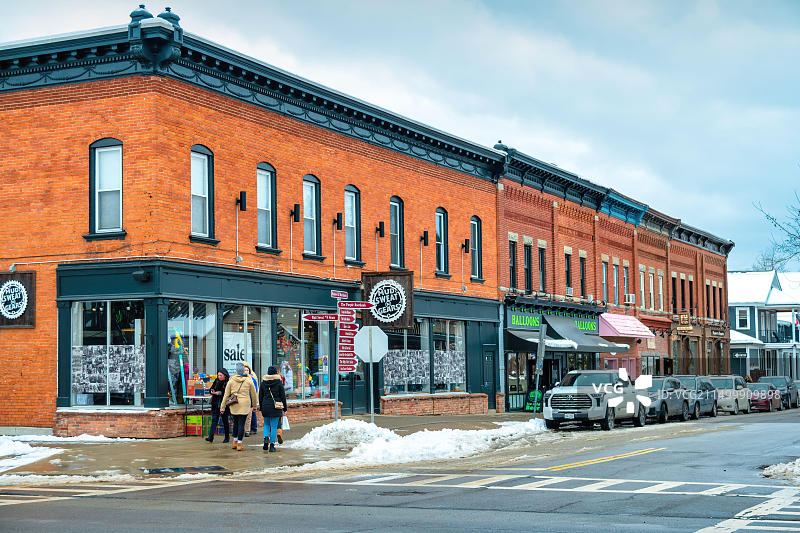 冬季美国纽约州埃利科特维尔市中心的商店图片素材