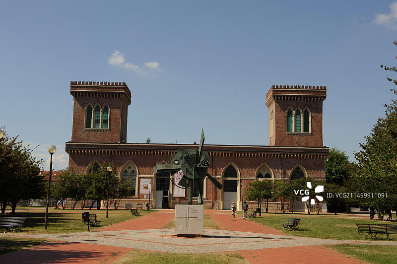 2020年7月7日，欧洲意大利瓦雷泽纺织博物馆内的古老织物处理机图片素材