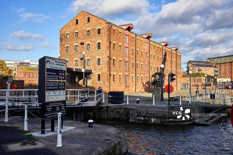 格洛斯特锁强流警告标志图片素材