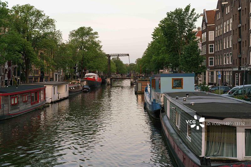夏季傍晚的阿姆斯特丹Brouwersgracht运河图片素材