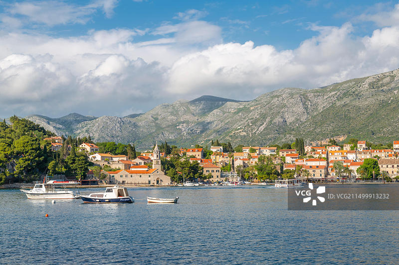 亚得里亚海卡夫塔特镇和海港风光，杜布罗夫尼克里维埃拉，克罗地亚，欧洲图片素材