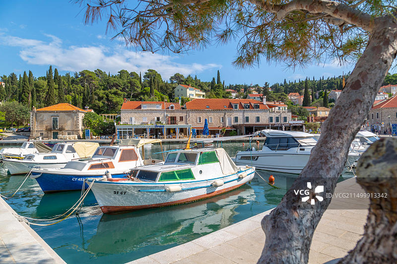 亚得里亚海克罗地亚杜布罗夫尼克里维埃拉卡夫塔特港口的船只景色图片素材