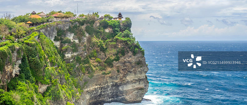 巴厘岛布吉半岛悬崖上的乌鲁瓦图寺图片素材