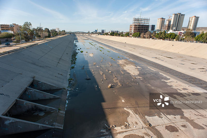 墨西哥蒂华纳：蒂华纳河运河图片素材