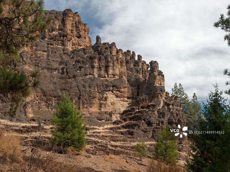俄勒冈州普林维尔附近的奥乔科国家森林中的布伦南帕利塞兹图片素材