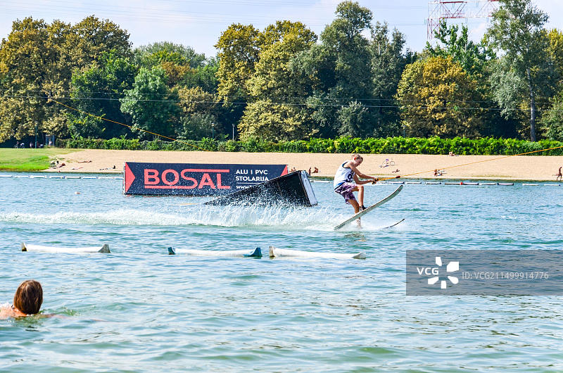 塞尔维亚贝尔格莱德阿达齐甘利亚湖的休闲活动图片素材