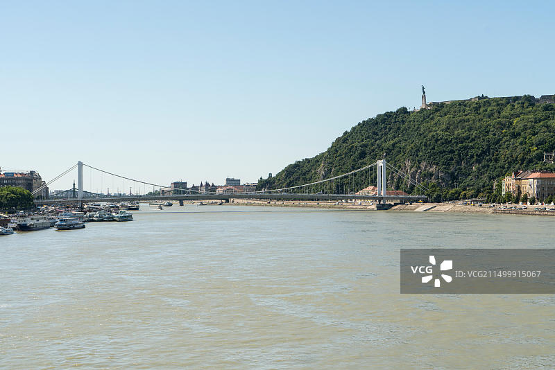 匈牙利布达佩斯多瑙河和伊丽莎白桥景色图片素材