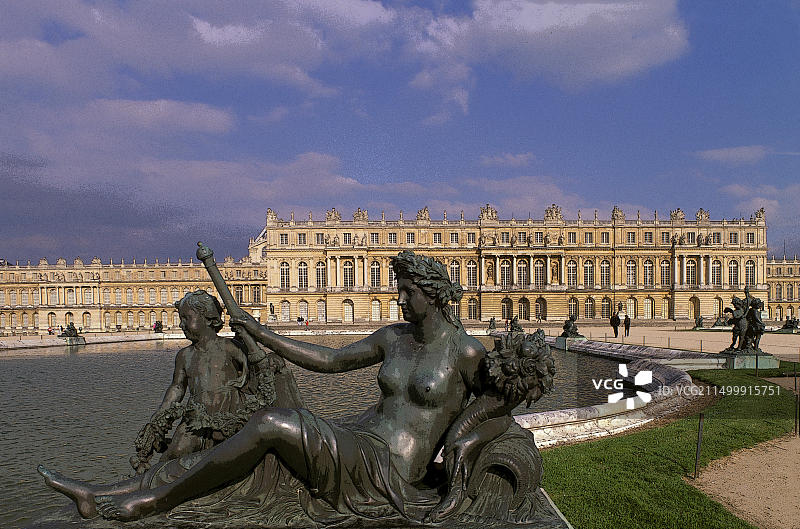 法国凡尔赛宫：宫殿花园、水榭、马恩河雕塑图片素材