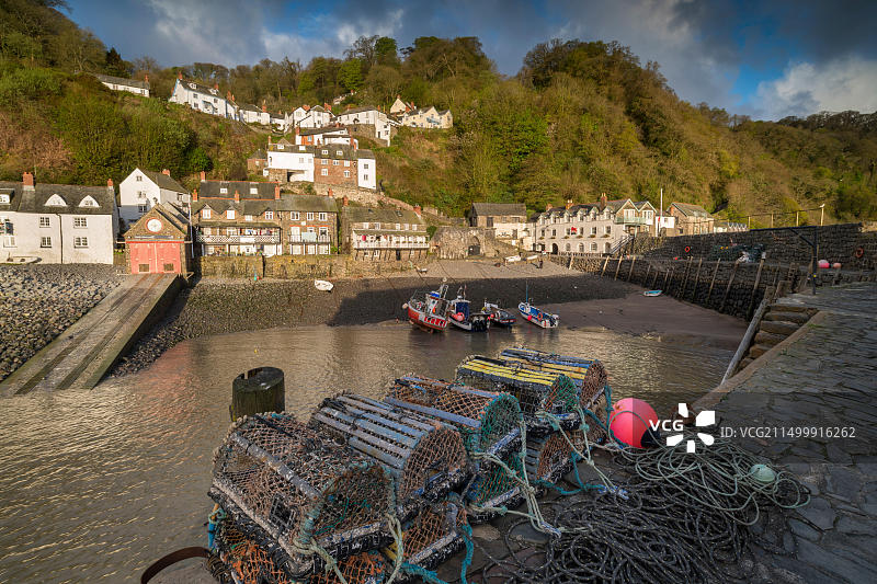 克洛夫利港口黎明，英国北德文郡图片素材