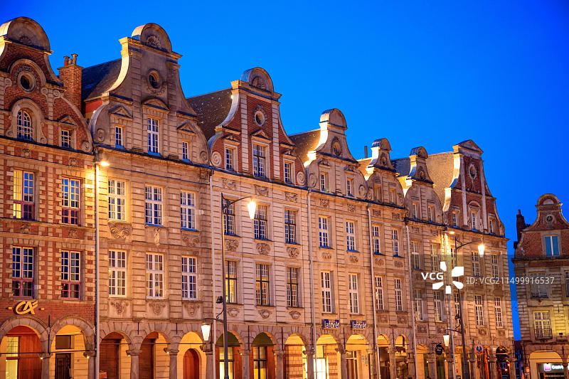 法国北部阿拉斯大广场夜景图片素材