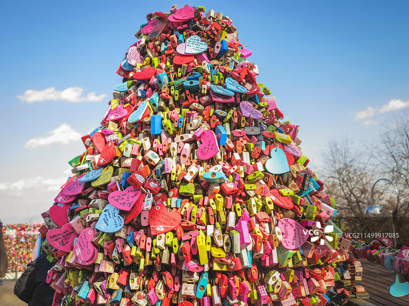 韩国首尔N首尔塔的爱情锁图片素材