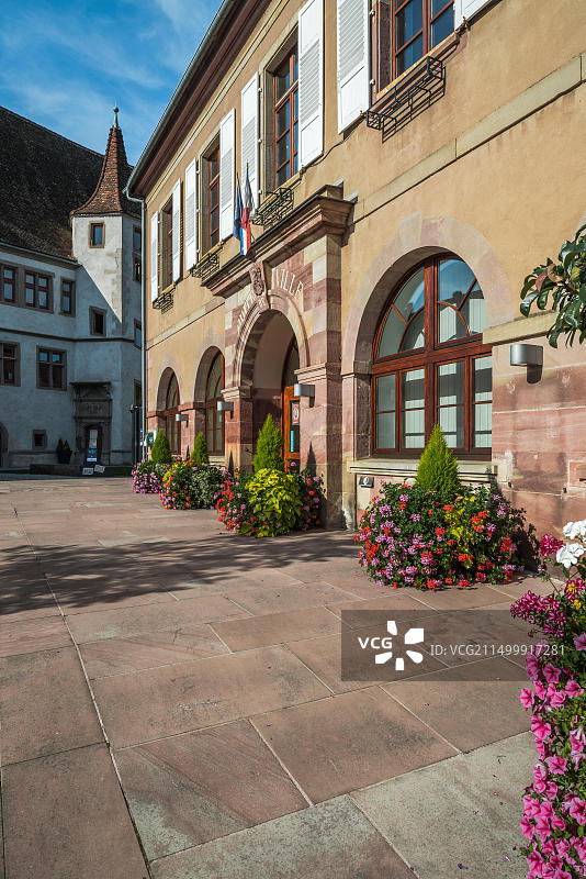 昂德洛村的市政厅和Seigneurie工作室，孚日山脉山麓，阿尔萨斯葡萄酒之路，法国图片素材