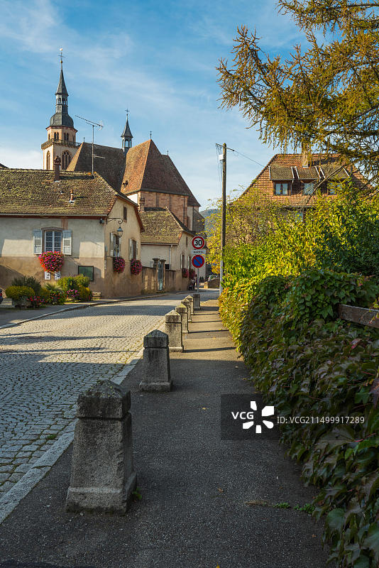 法国阿尔萨斯葡萄酒之路昂德洛村圣皮埃尔修道院教堂图片素材