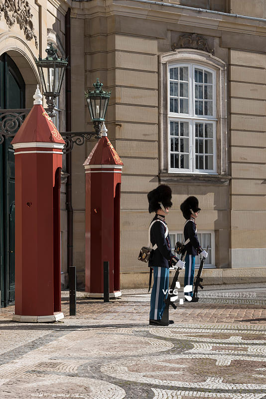 丹麦哥本哈根阿美琳堡宫的皇家卫队图片素材