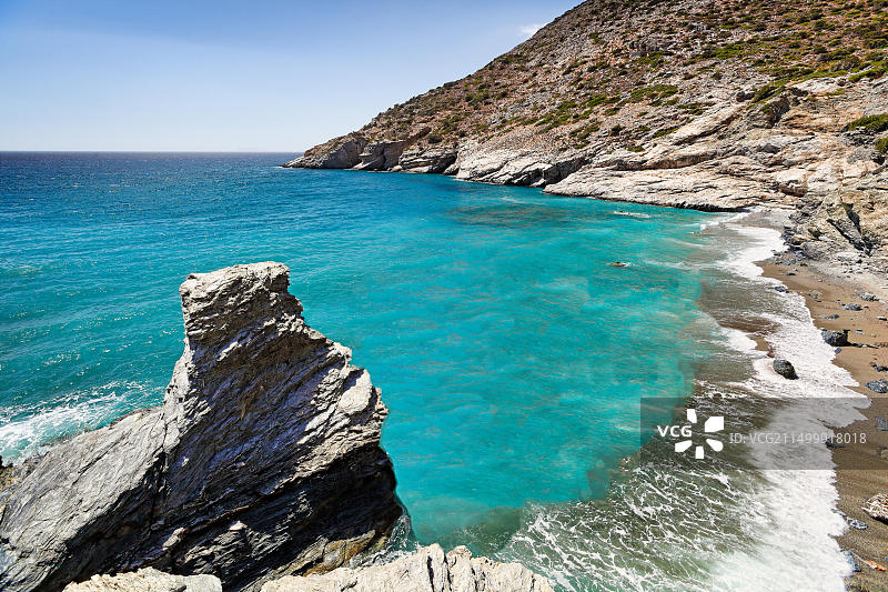 希腊基克拉泽斯阿莫尔戈斯岛的穆罗斯海滩图片素材