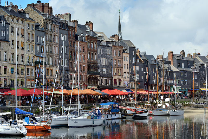 法国翁弗勒尔的老港口和圣凯瑟琳码头图片素材