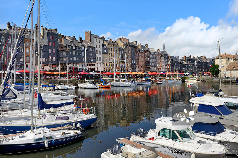 法国翁弗勒尔的老港口和圣凯瑟琳码头图片素材