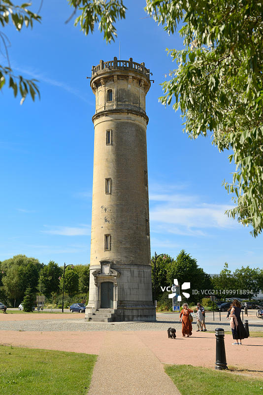 翁弗勒尔老灯塔：法国诺曼底翁弗勒尔五世大道图片素材