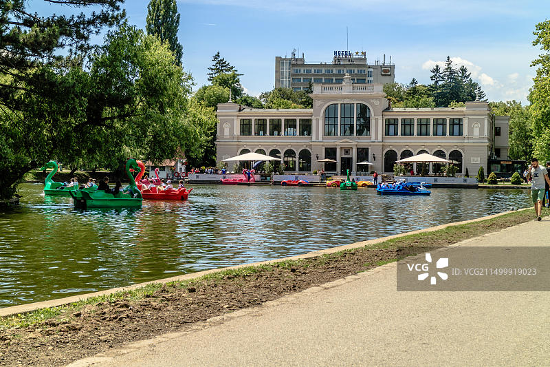 罗马尼亚克卢日中央公园的脚踏船（2017年6月）图片素材