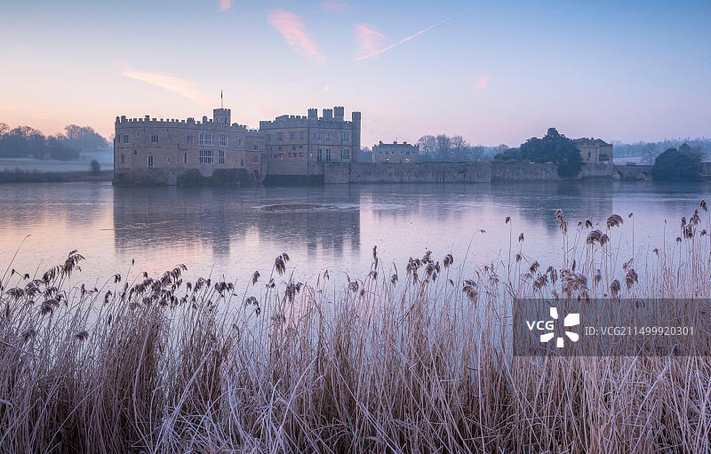 利兹城堡冬日日出图片素材