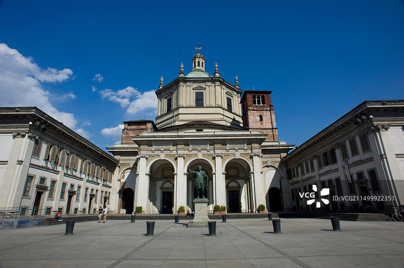 意大利伦巴第米兰圣欧斯托焦圣殿文艺复兴雕塑及圣洛伦索柱图片素材