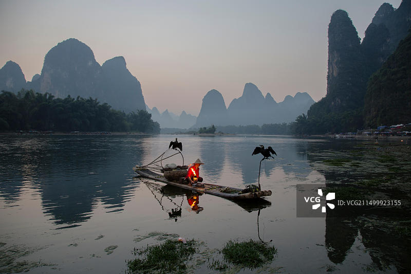 中国广西桂林鸬鹚捕鱼夜景图片素材