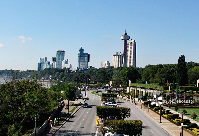 加拿大安大略省尼亚加拉大瀑布和彩虹桥上的天龙塔景色图片素材