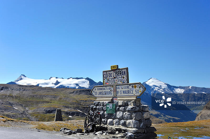 伊泽朗山口，法国阿尔卑斯山最高的天然山口，阿尔卑斯大道站点，法国阿尔卑斯山，法国图片素材