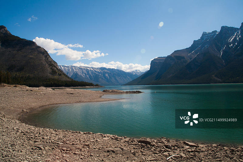 加拿大艾伯塔省班夫国家公园明尼万卡湖风光图片素材