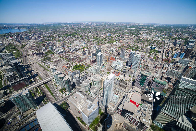从加拿大安大略省加拿大国家电视塔顶端俯瞰多伦多城市风光图片素材