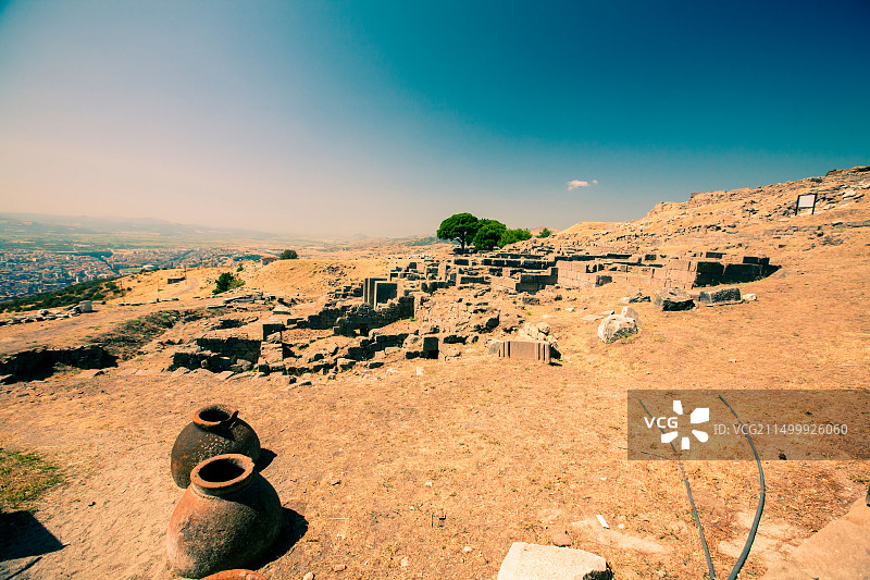 土耳其贝加马，图拉真圣殿的大理石柱遗迹图片素材