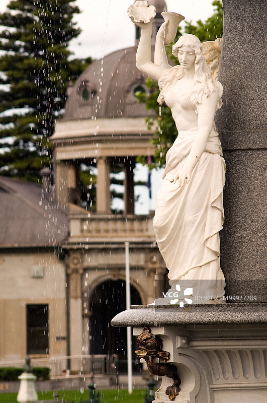 建于1881年的亚历山德拉喷泉与本迪戈RSL纪念馆及军事博物馆图片素材