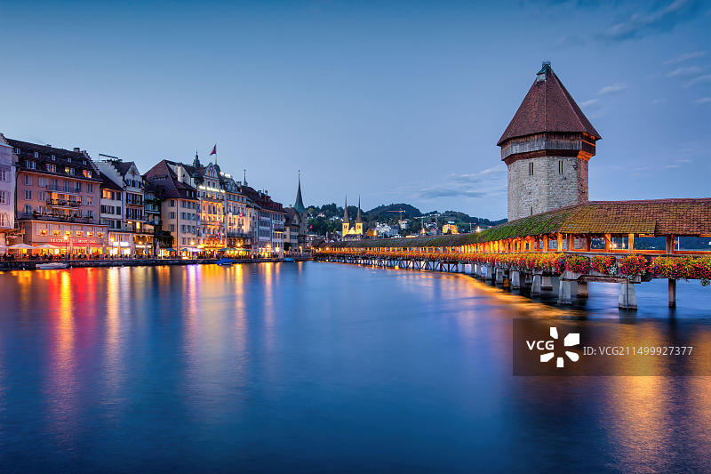 瑞士卢塞恩市中心，黄昏时分图片素材