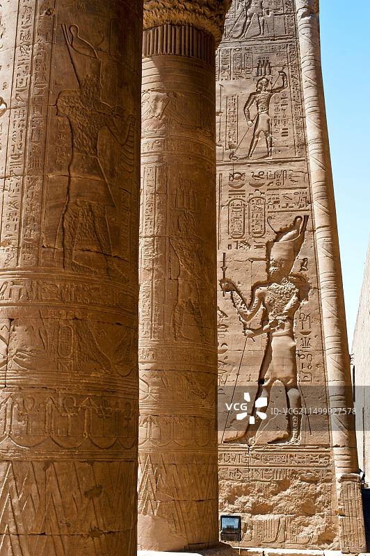 埃及埃德富荷鲁斯神庙，位于尼罗河西岸，阿斯旺和伊斯纳之间图片素材