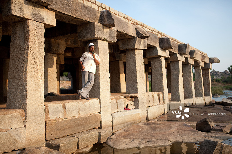 亨比通加巴德拉河岸的寺庙遗址图片素材