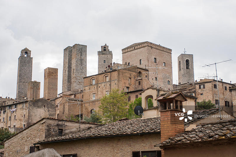从圣吉米尼亚诺城内看到的著名塔楼图片素材