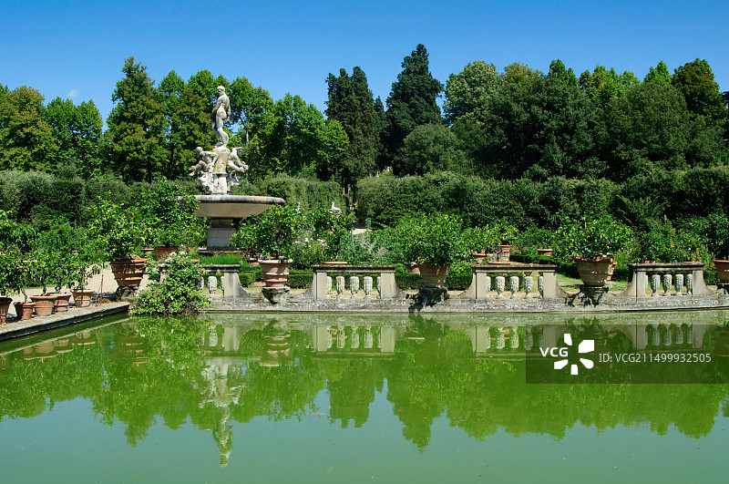 意大利托斯卡纳佛罗伦萨波波里花园的喷泉图片素材
