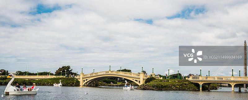 绍斯波特兰开夏郡河上的天鹅图片素材
