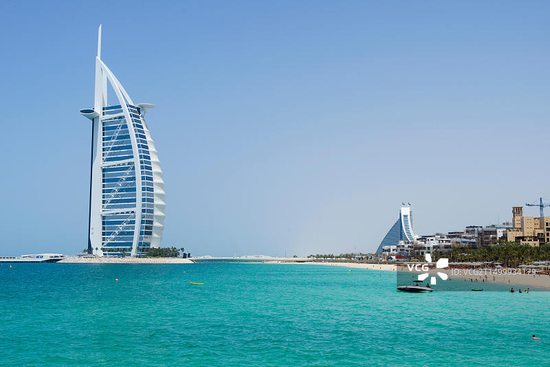 阿拉伯联合酋长国迪拜朱美拉海滩阿拉伯塔图片素材