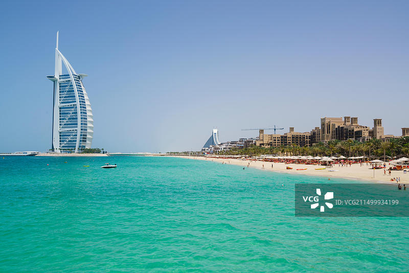 阿拉伯联合酋长国迪拜朱美拉海滩阿拉伯塔图片素材
