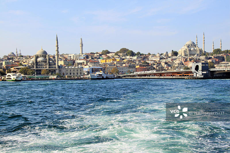 博斯普鲁斯海峡之旅：耶尼清真寺和苏莱曼尼耶清真寺景观图片素材