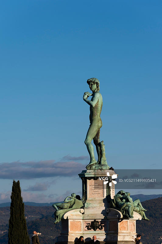 意大利佛罗伦萨米开朗琪罗广场的大卫雕塑复制品图片素材