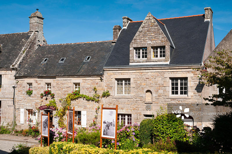 法国最美中世纪村庄之一洛克罗南镇图片素材